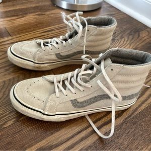Off white/grey high top vans